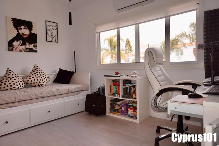 Image No.38-4 Bed Villa / Detached for sale