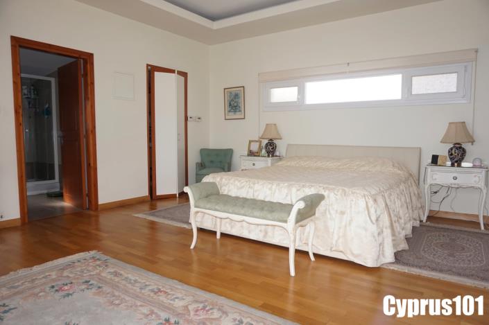 Image No.26-4 Bed Villa / Detached for sale