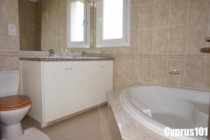 Image No.33-4 Bed Villa / Detached for sale