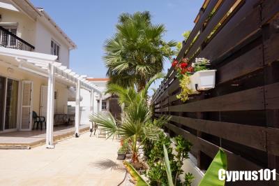 3-chloraka-Paphos-villa-metres-of-the-mediterranean-sea-Property-1320