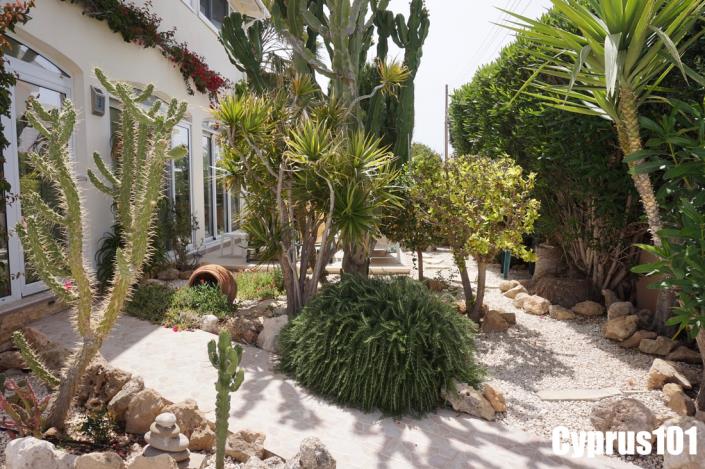 Image No.10-3 Bed Villa / Detached for sale