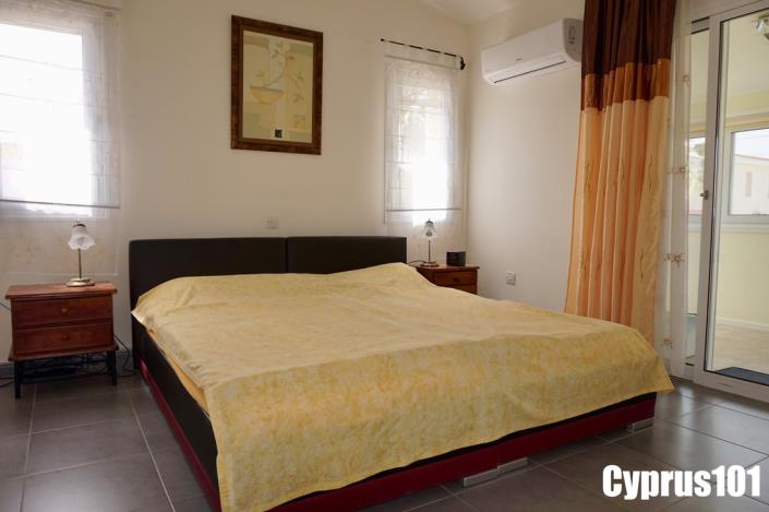 Image No.25-3 Bed Villa / Detached for sale