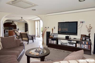 Image No.47-Villa / Détaché de 5 chambres à vendre à Agios Georgios