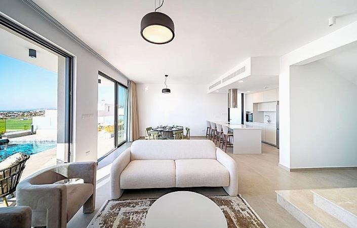 Image No.8-3 Bed Villa / Detached for sale