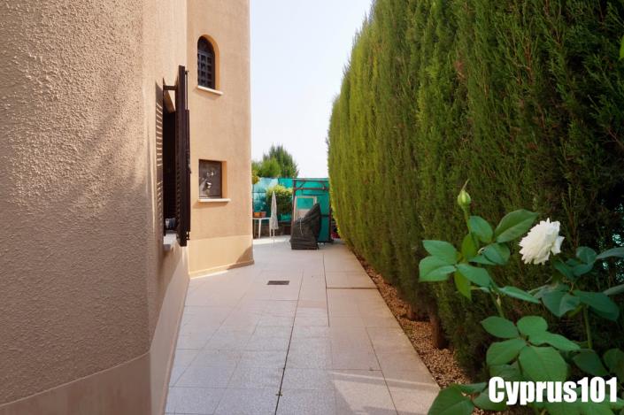 Image No.11-2 Bed Semi-Detached for sale