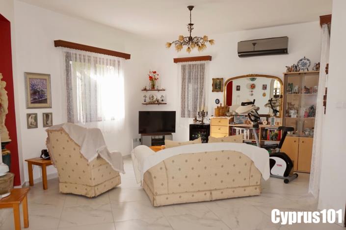 Image No.16-2 Bed Semi-Detached for sale