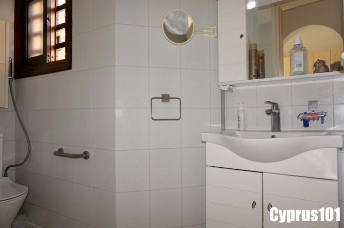 Image No.20-2 Bed Semi-Detached for sale