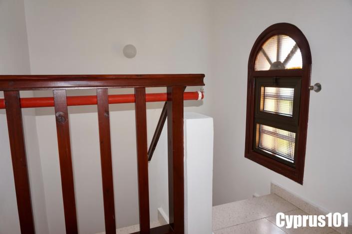 Image No.21-2 Bed Semi-Detached for sale