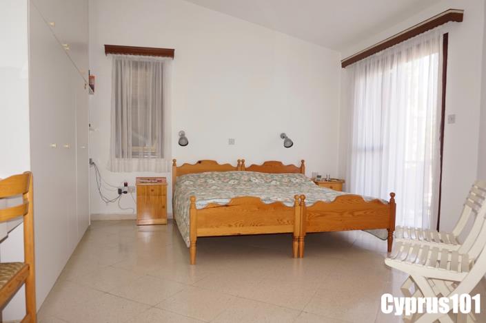 Image No.22-2 Bed Semi-Detached for sale