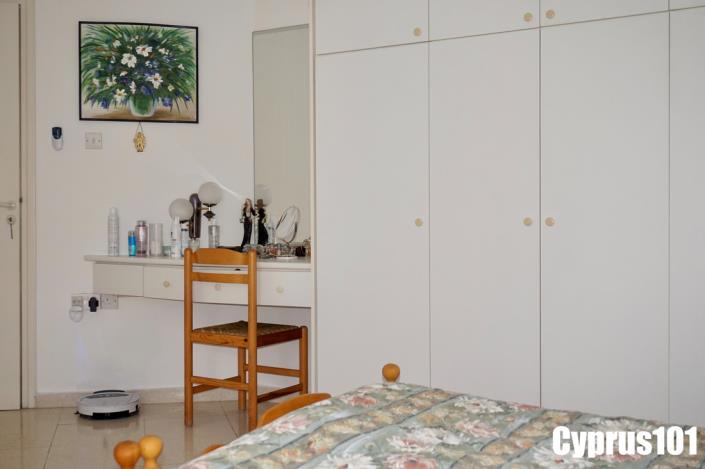 Image No.23-2 Bed Semi-Detached for sale