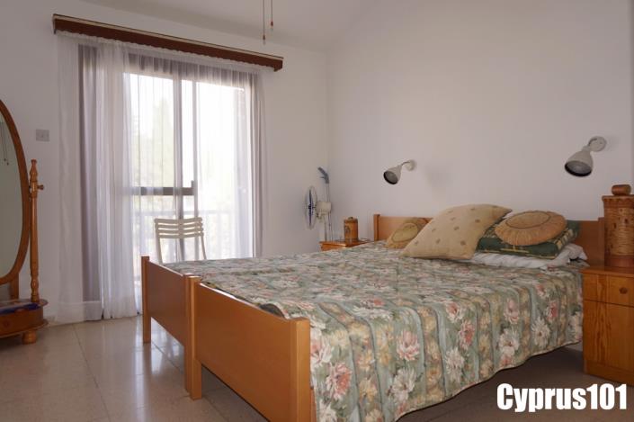 Image No.27-2 Bed Semi-Detached for sale