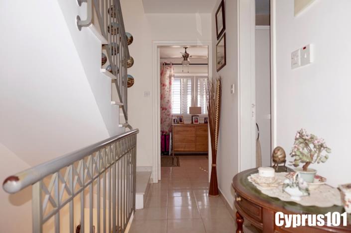 Image No.16-2 Bed Townhouse for sale