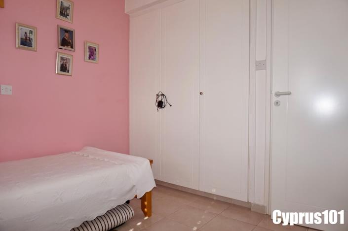 Image No.19-2 Bed Townhouse for sale