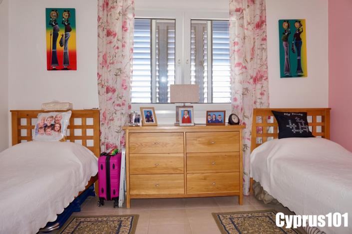 Image No.18-2 Bed Townhouse for sale