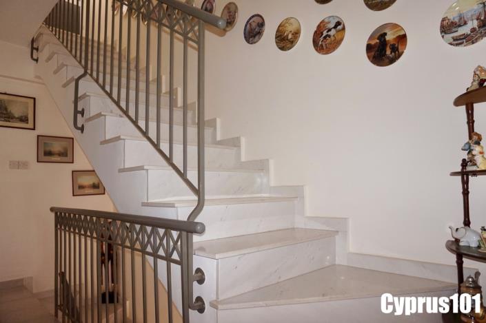 Image No.20-2 Bed Townhouse for sale