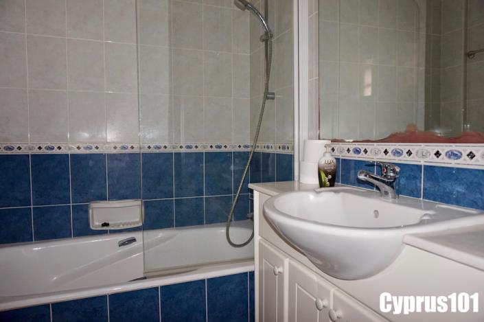 Image No.17-2 Bed Semi-Detached for sale