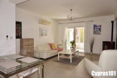3-konia-2-bedroom-apartment-with-private-wrap-around-gardens-mls-1389