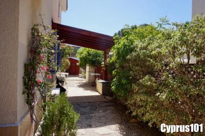 11-konia-2-bedroom-apartment-with-private-wrap-around-gardens-mls-1389