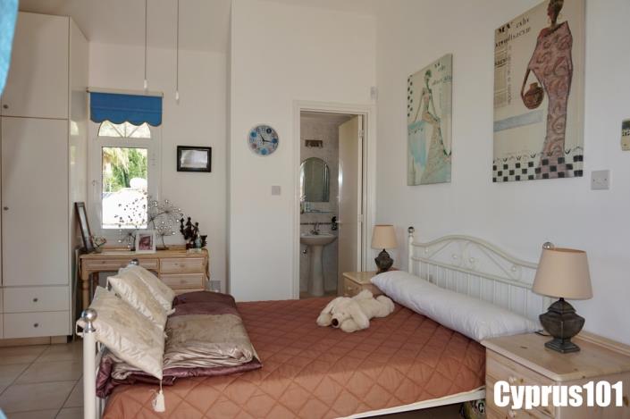 Image No.30-3 Bed Villa / Detached for sale