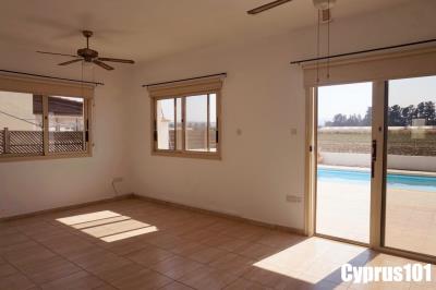 8-mandria-3-bedroom-family-home-with-pool-Property-1398