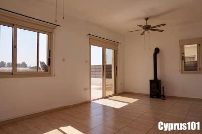 9-mandria-3-bedroom-family-home-with-pool-Property-1398