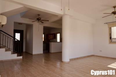 11-mandria-3-bedroom-family-home-with-pool-Property-1398