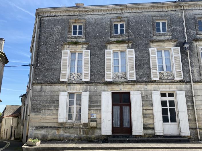 Image No.1-Maison de 5 chambres à vendre à Neuvicq-le-Chateau