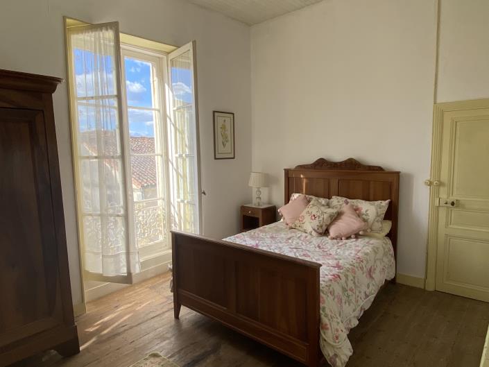 Image No.11-5 Bed House for sale