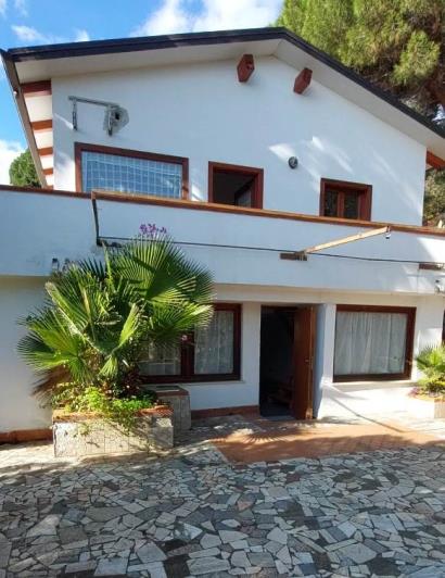 Image No.3-4 Bed Villa / Detached for sale