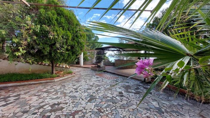 Image No.8-4 Bed Villa / Detached for sale