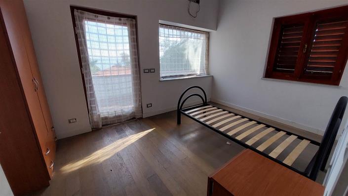 Image No.15-4 Bed Villa / Detached for sale