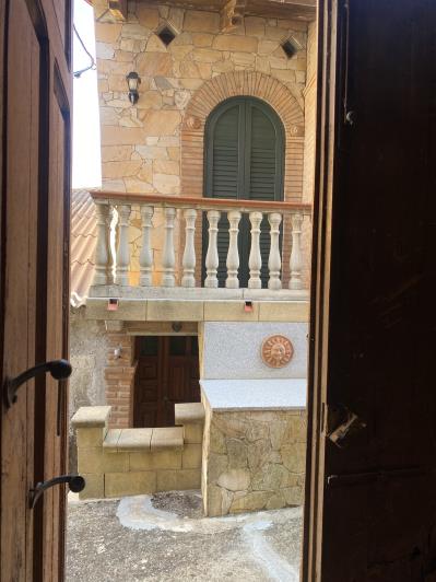 Image No.8-2 Bed Semi-Detached for sale