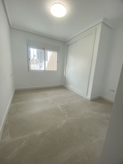 Image No.10-2 Bed Property for sale