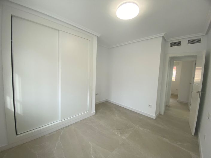 Image No.11-2 Bed Property for sale