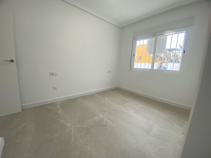 Image No.15-2 Bed Property for sale