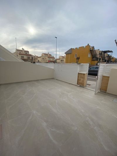 Image No.17-2 Bed Property for sale