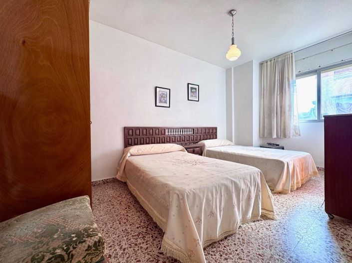 Image No.18-3 Bed Flat for sale