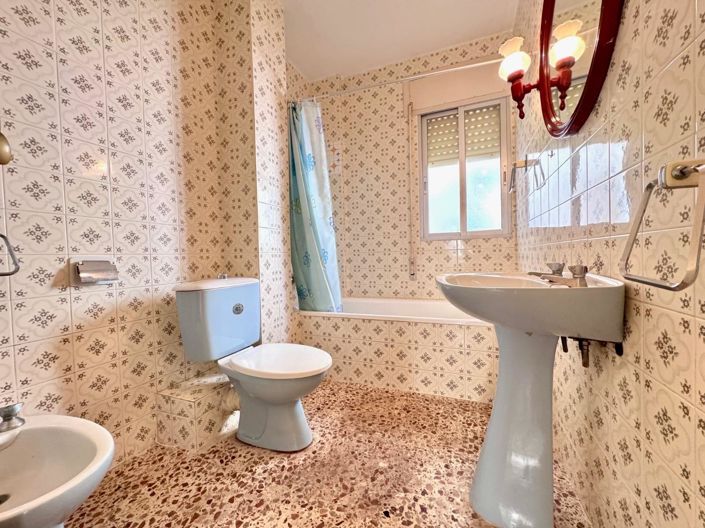 Image No.22-3 Bed Flat for sale