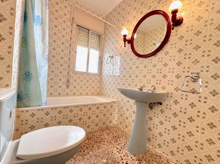 Image No.23-3 Bed Flat for sale