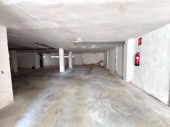 Image No.25-3 Bed Flat for sale