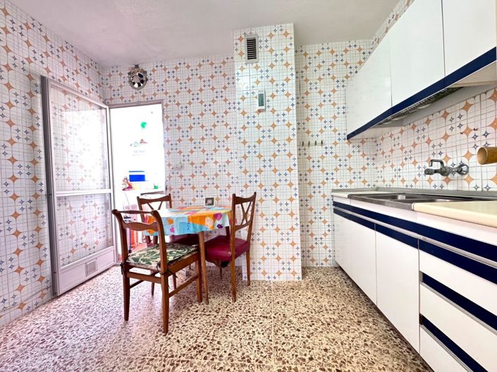 Image No.8-3 Bed Flat for sale