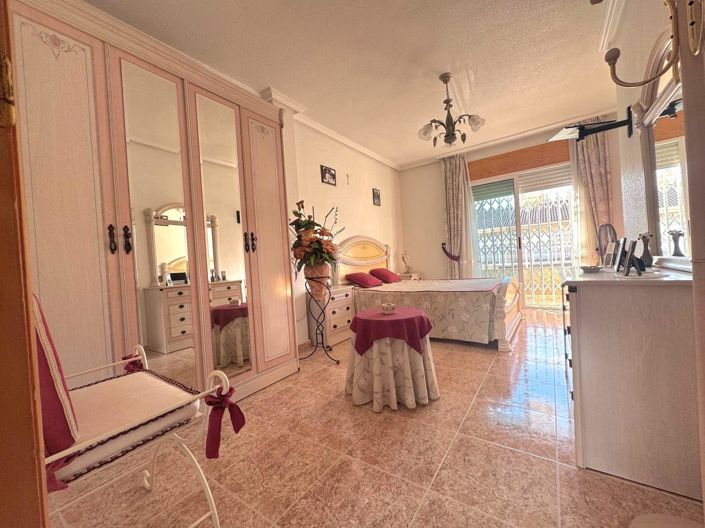 Image No.17-3 Bed Apartment for sale