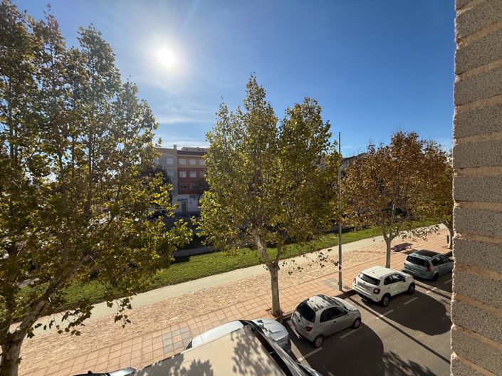 Image No.1-3 Bed Flat for sale