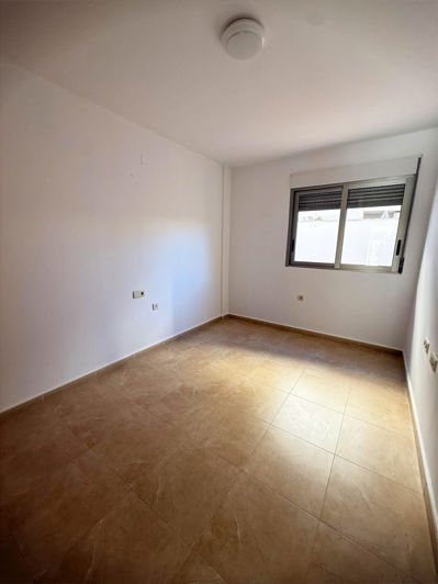 Image No.23-3 Bed Flat for sale