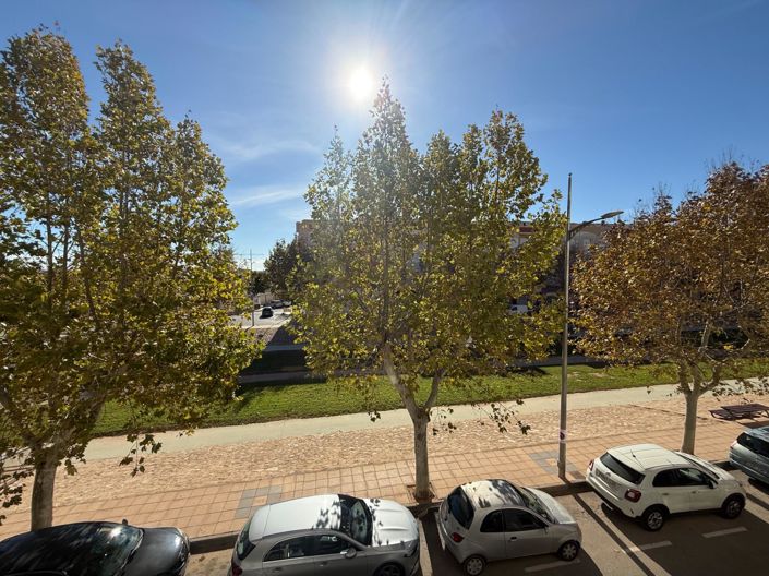 Image No.29-3 Bed Flat for sale