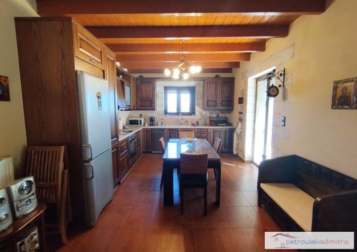 Image No.8-3 Bed Maisonette for sale