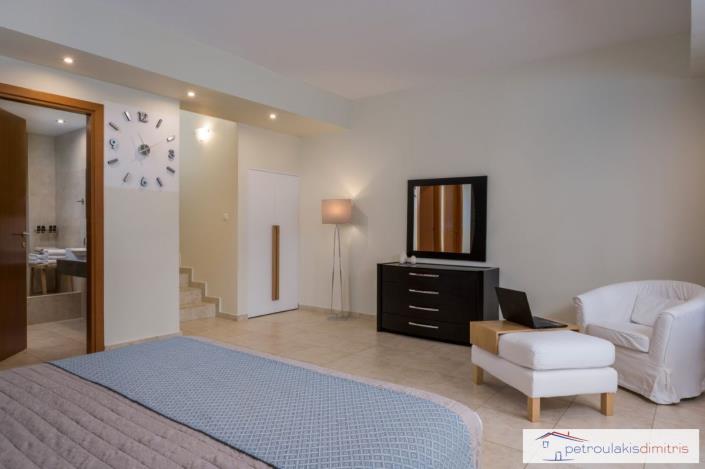 Image No.19-3 Bed Villa for sale