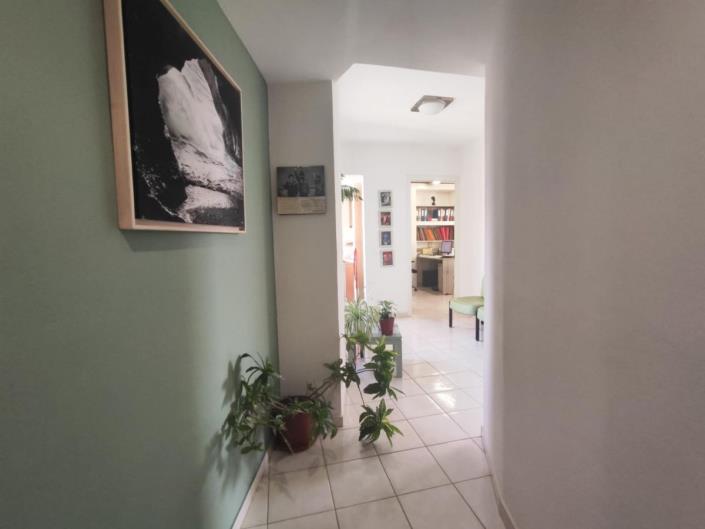 Image No.11-1 Bed Commercial for sale