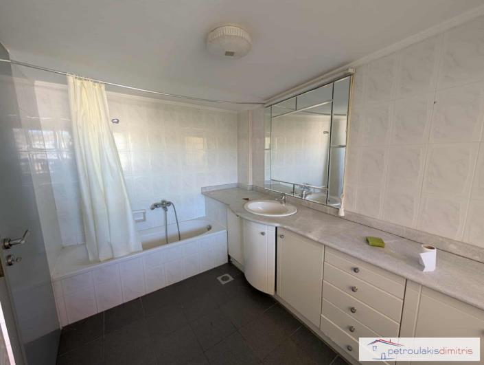 Image No.11-4 Bed Maisonette for sale