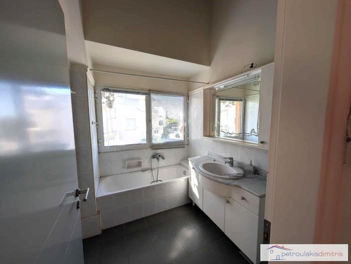 Image No.16-4 Bed Maisonette for sale